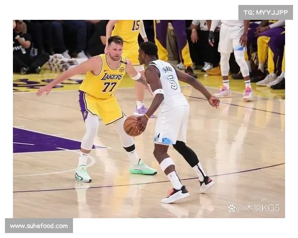 NBA季后赛激战正酣 多支球队展现强势实力争夺冠军荣耀 NBA季后赛激战正酣 多支球队展现强势实力争夺冠军荣耀